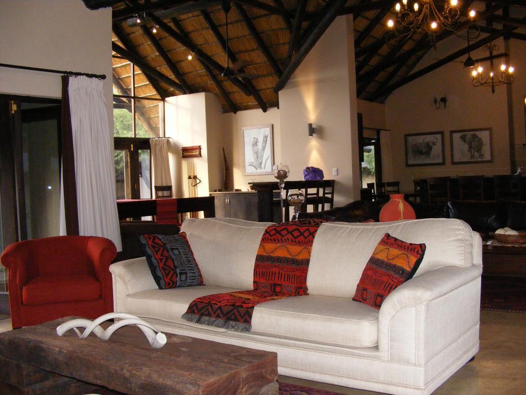 Buffalo Thorn Lodge Pilanesberg Room photo